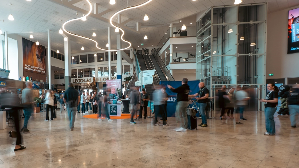 Marmorhallen med folk på Åby Arena